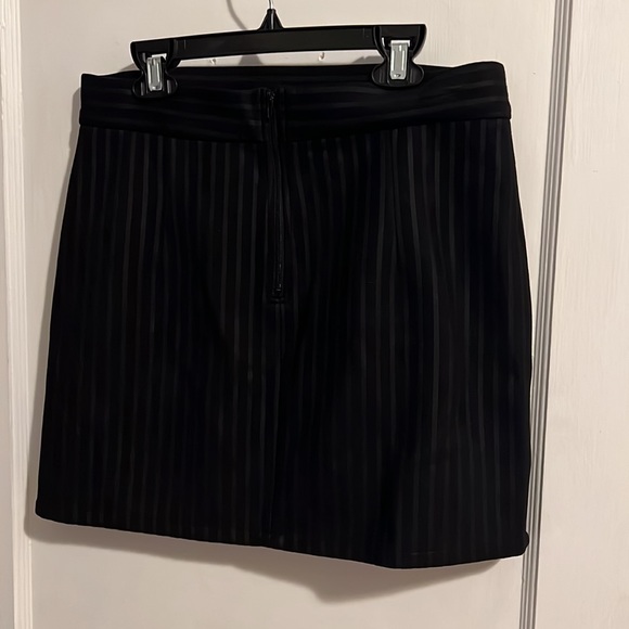 Windsor black and light / grey/ light black stripe skirt - Picture 4 of 12